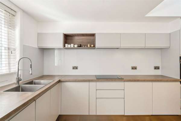 Flat Sussex Gardens in City of Westminster