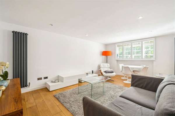 Flat Sussex Gardens in City of Westminster