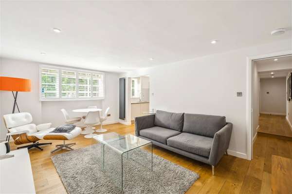 Flat Sussex Gardens in City of Westminster