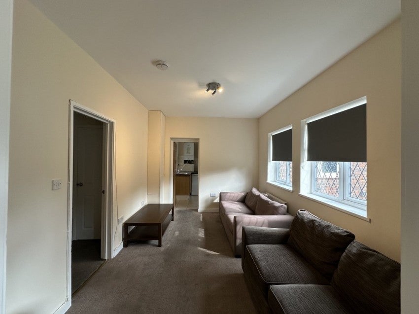Flat Raymond Crescent in Guildford