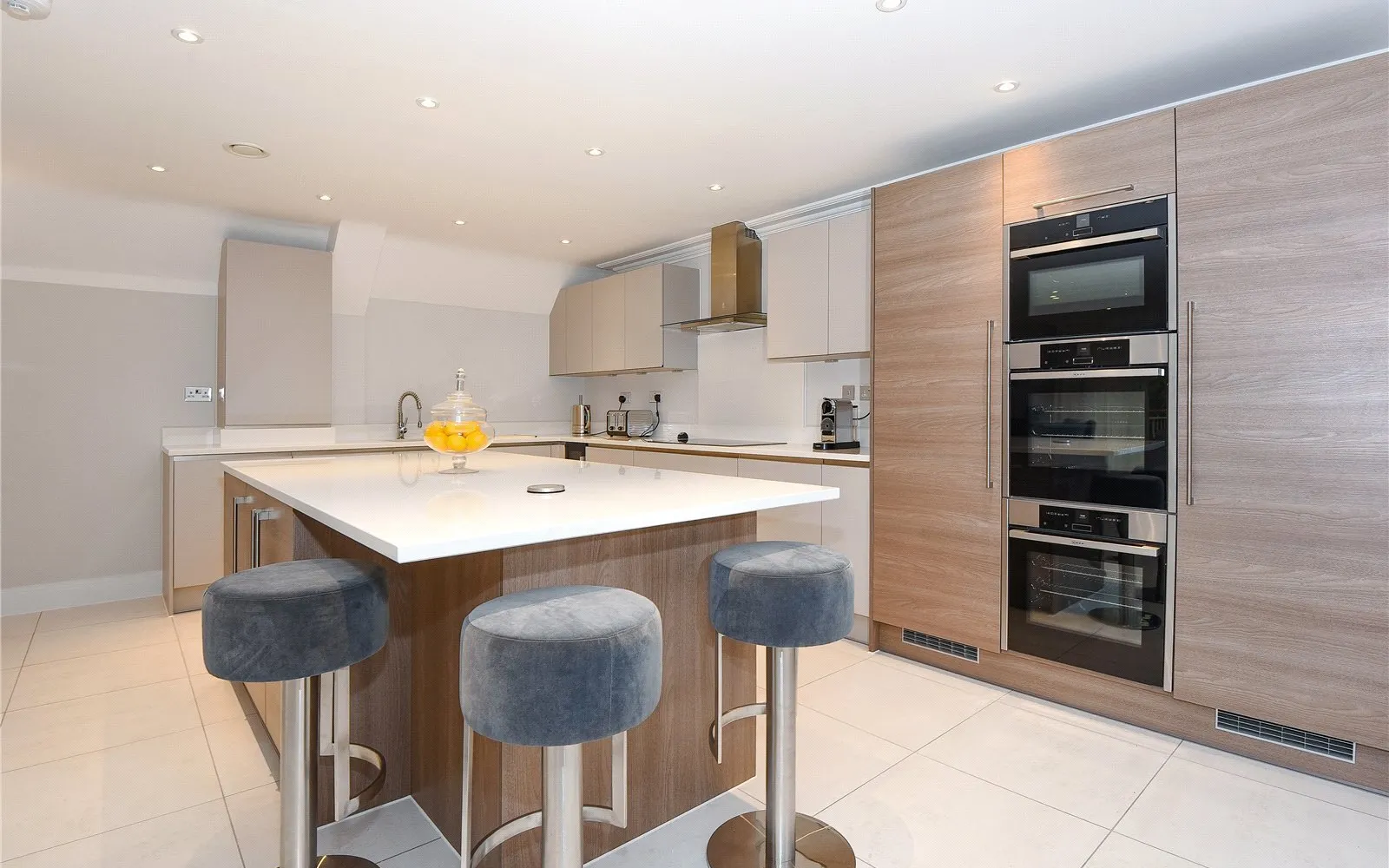 Flat Sunningdale Gardens in London