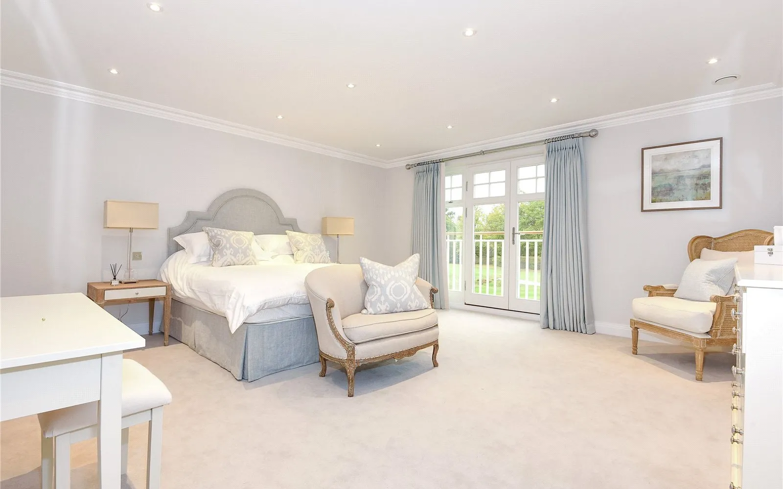 Flat Sunningdale Gardens in London