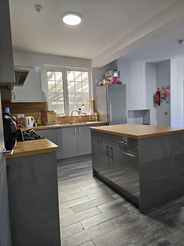 Room Elmdon Road in Metropolitan Borough of Solihull