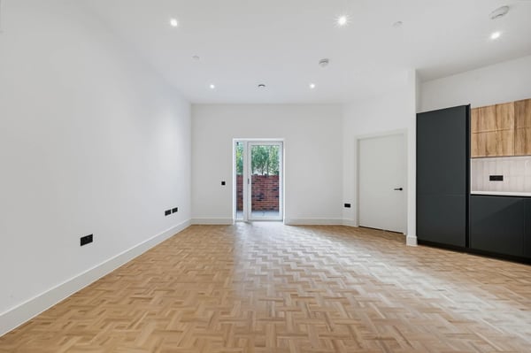 Flat Saint John's Hill in Greater London