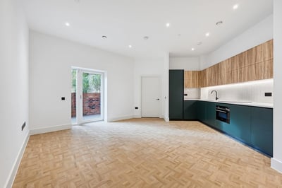 Flat Saint John's Hill in Greater London