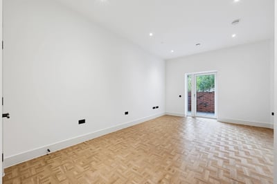 Flat Saint John's Hill in Greater London