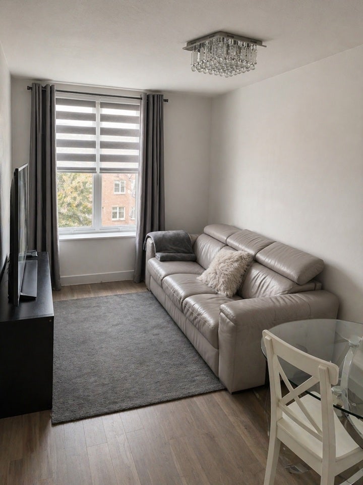 Flat Dalgarno Gardens in Greater London