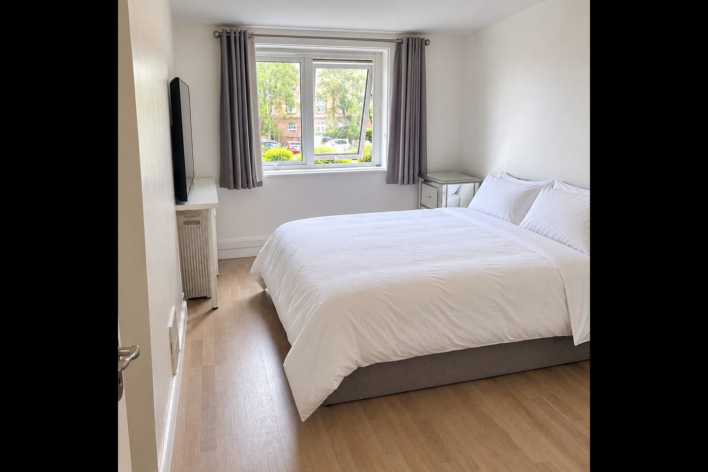 Flat Dalgarno Gardens in Greater London