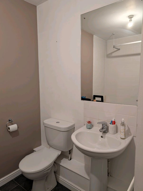 Room West Pilton Way in City of Edinburgh