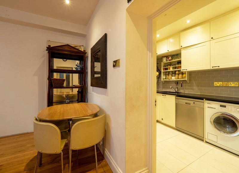 Flat Gloucester Terrace in City of Westminster