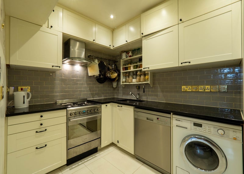 Flat Gloucester Terrace in City of Westminster