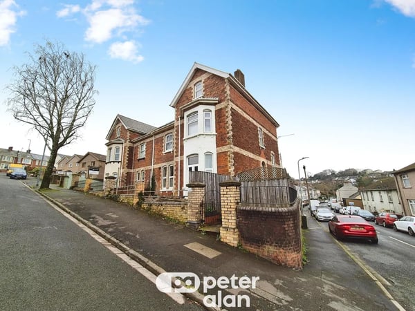 Flat Brynderwen Road in Newport