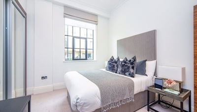 Flat Cawdor Crescent in Greater London