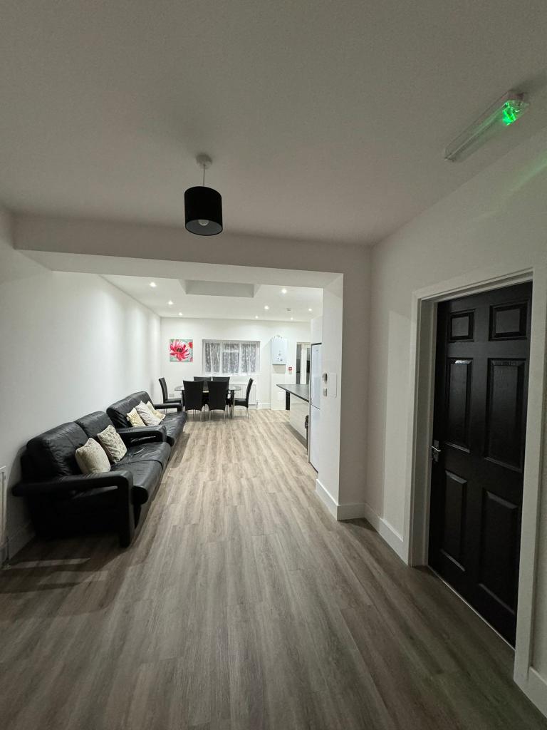Room Audley Gardens in London