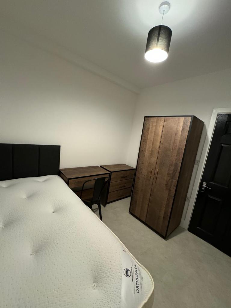 Room Audley Gardens in London