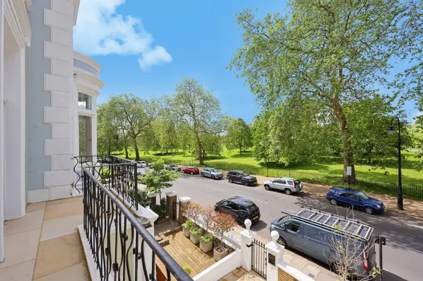 House Chalcot Crescent in Greater London