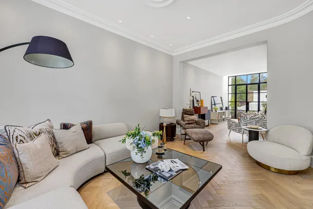 House Chalcot Crescent in Greater London