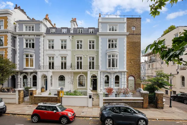House Chalcot Crescent in Greater London