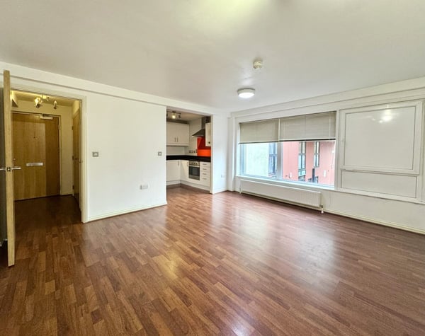 Flat Elm Grove in Greater London