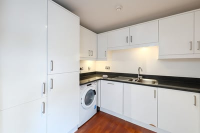 Flat Elm Grove in Greater London