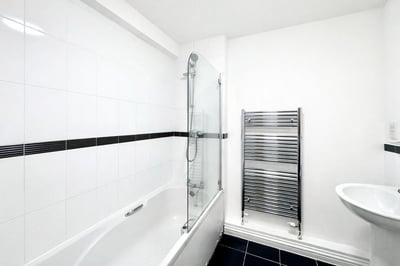 Flat Elm Grove in Greater London