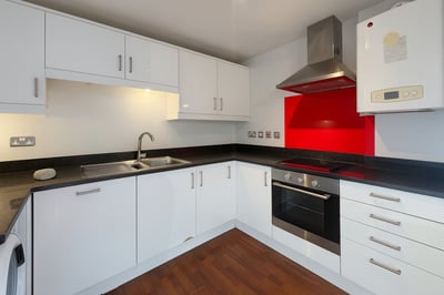 Flat Elm Grove in Greater London
