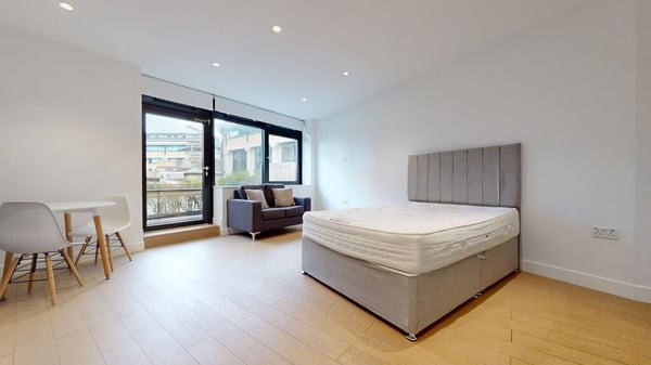 Flat Great West Road in Greater London