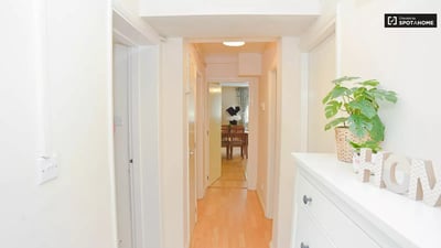 Flat Royal Crescent Mews in Greater London