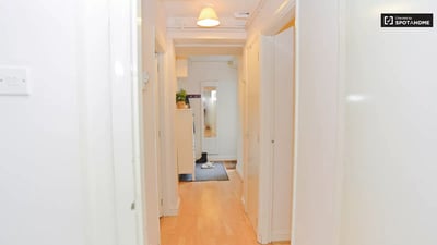 Flat Royal Crescent Mews in Greater London