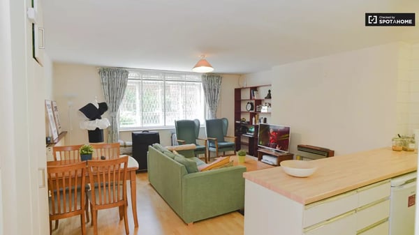 Flat Royal Crescent Mews in Greater London