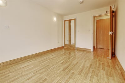 Flat Hawthorn Way in Cambridge