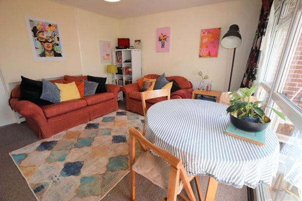 Room Hawe Close in Canterbury