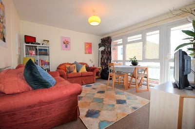 Room Hawe Close in Canterbury