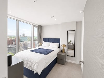 Flat Trinity Way in Salford