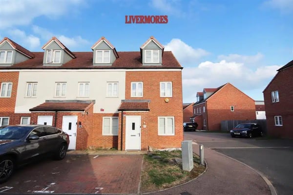 House Hopkins Close in Dartford