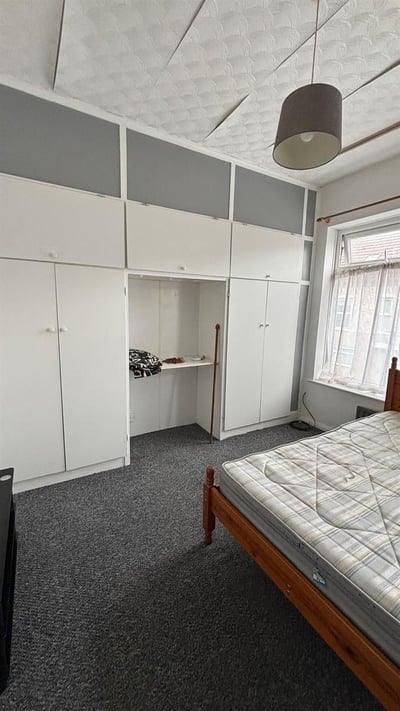 Room Brazil Street in Hull