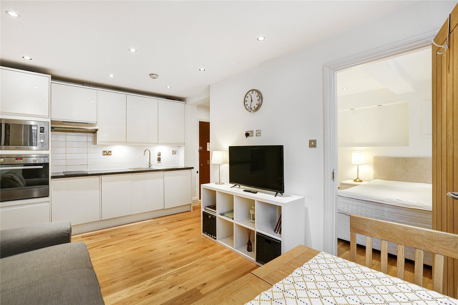 Flat Sloane Avenue in Greater London