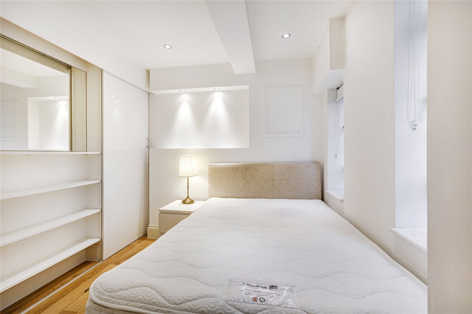 Flat Sloane Avenue in Greater London