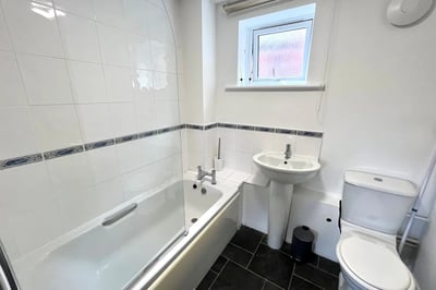 Flat Hollow Stone in Nottingham