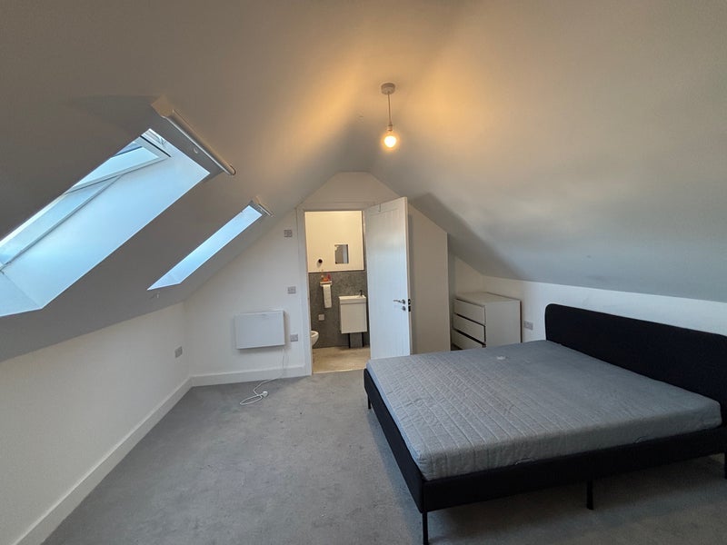 Room Bath Road in Bristol