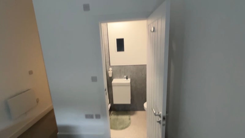 Room Bath Road in Bristol