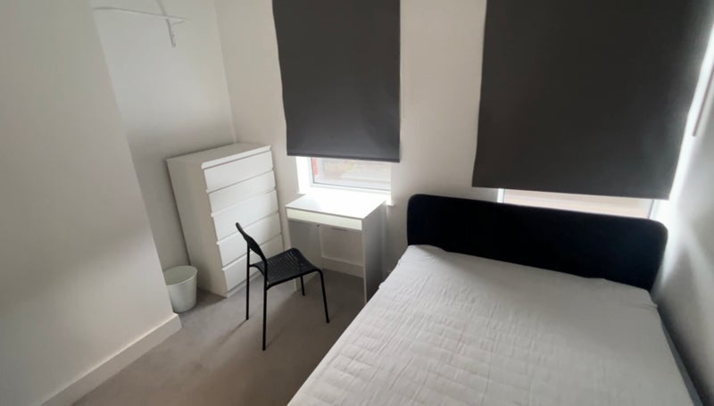 Room Bath Road in Bristol