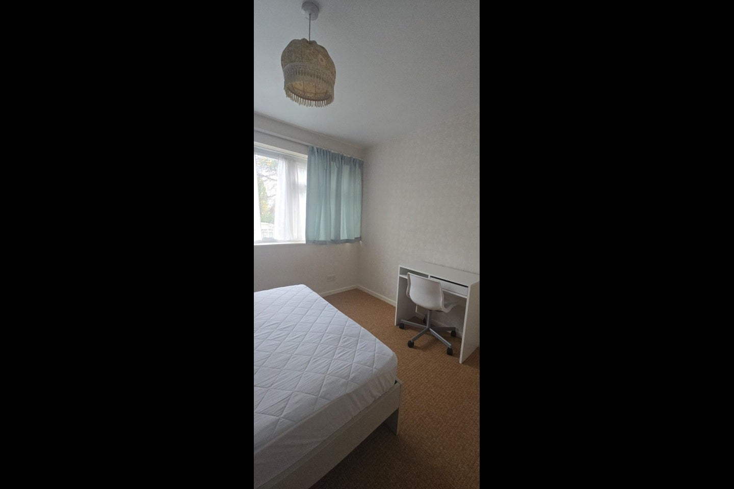 Room Atherton Close in Borough of Spelthorne