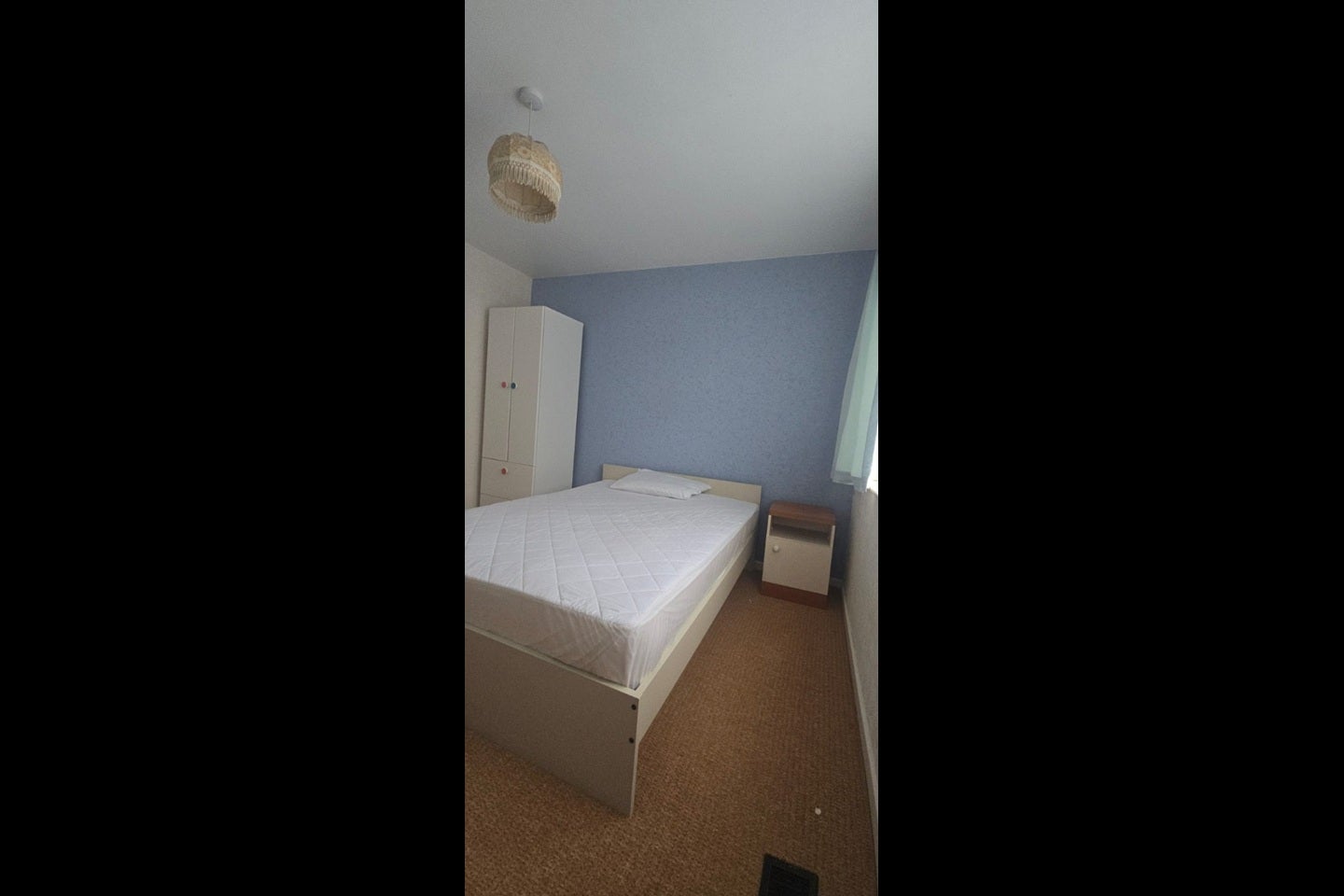 Room Atherton Close in Borough of Spelthorne