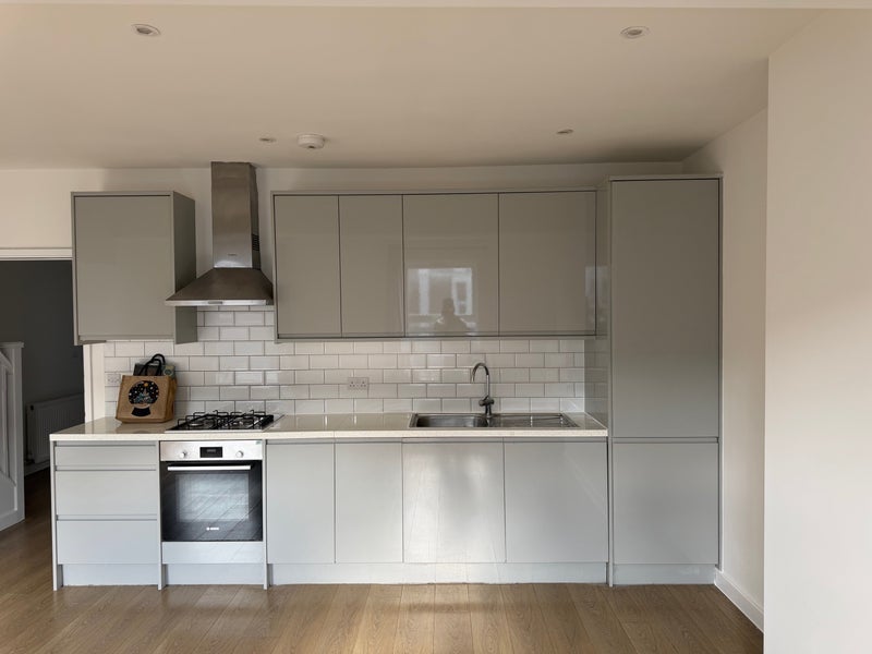 Room High Road in Greater London