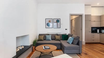 Flat Spring Street in City of Westminster