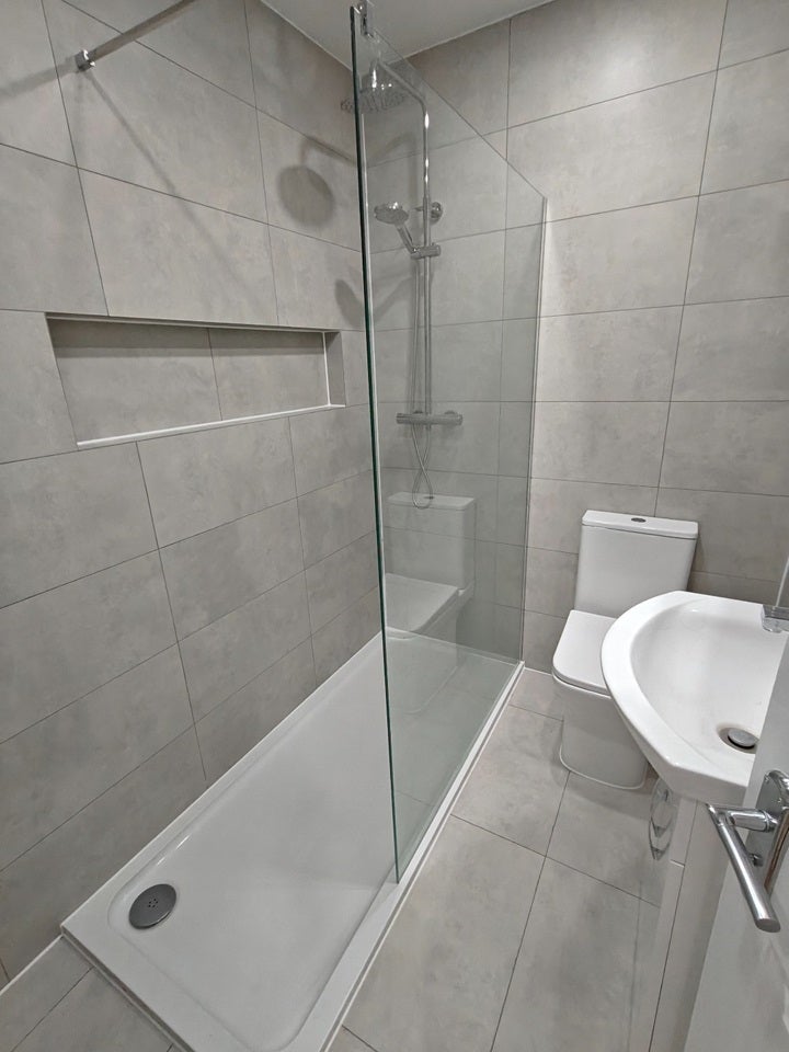 Room Dowdeswell Close in Greater London