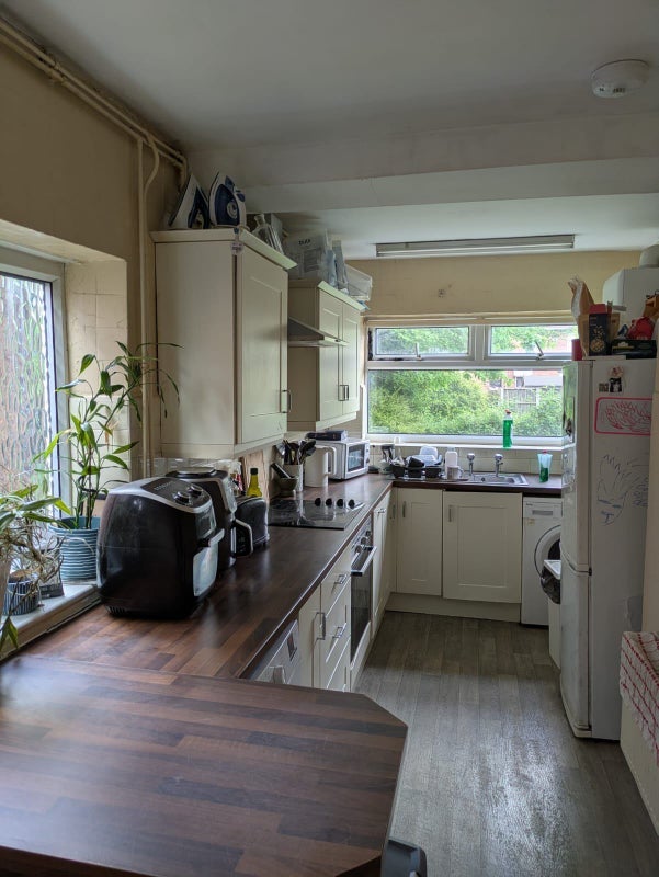 Room Brookleigh Road in Manchester