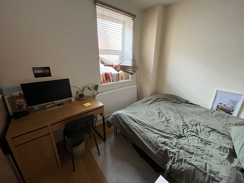 Flat Hessel Street in Greater London