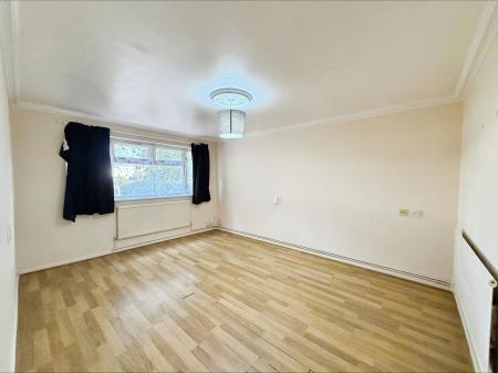 Flat Douglas Drive in Stevenage